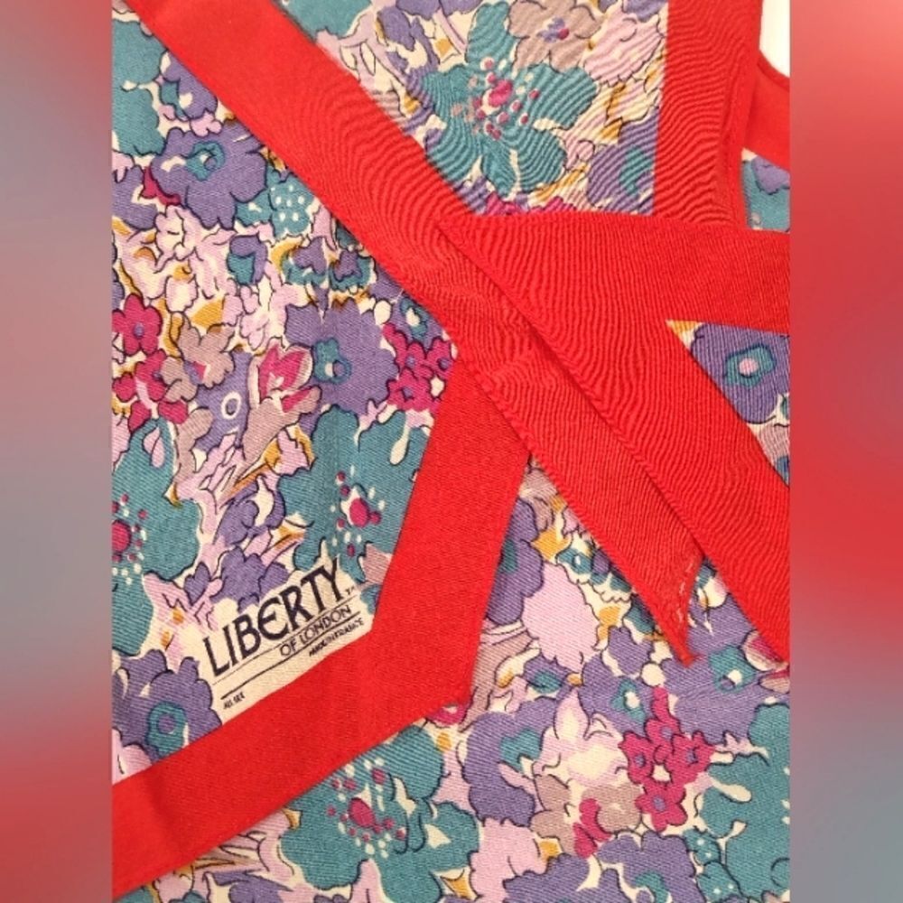 Liberty of London Vintage Floral Flowers Silk Scarf - Picture 12 of 12